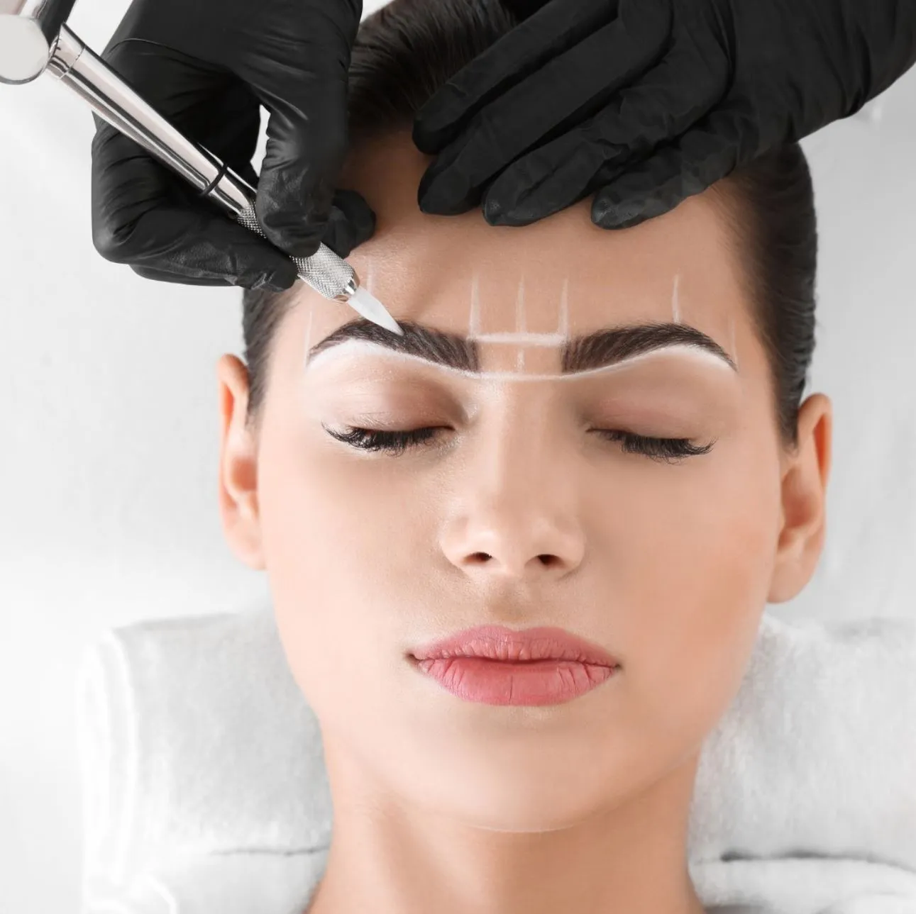 Steel Feather Lace Elephant | Are VR or Simulation Tools Now Used in Eyebrow Tattoo Training? Why It Matters for Brow Training