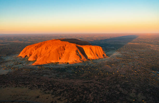 Explore Uluru’s Wonders: Cultural Insights & Adventure Travel – A Comprehensive Guide