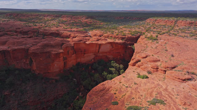 Discovering the Spectacular Landscapes of Australia: Journeying from Uluru to Kings Canyon